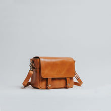 Load image into Gallery viewer, The Scout - Full Grain Leather Messenger
