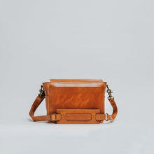 Load image into Gallery viewer, The Scout - Full Grain Leather Messenger
